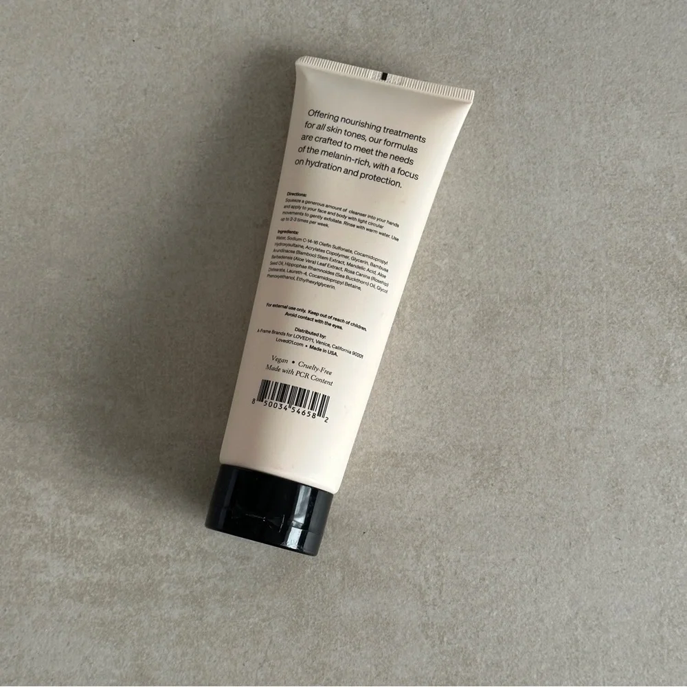 LOVED01 Exfoliating Cleanser – Gentle Cleanser with Rosehip and Bamboo - Picture 2 of 2